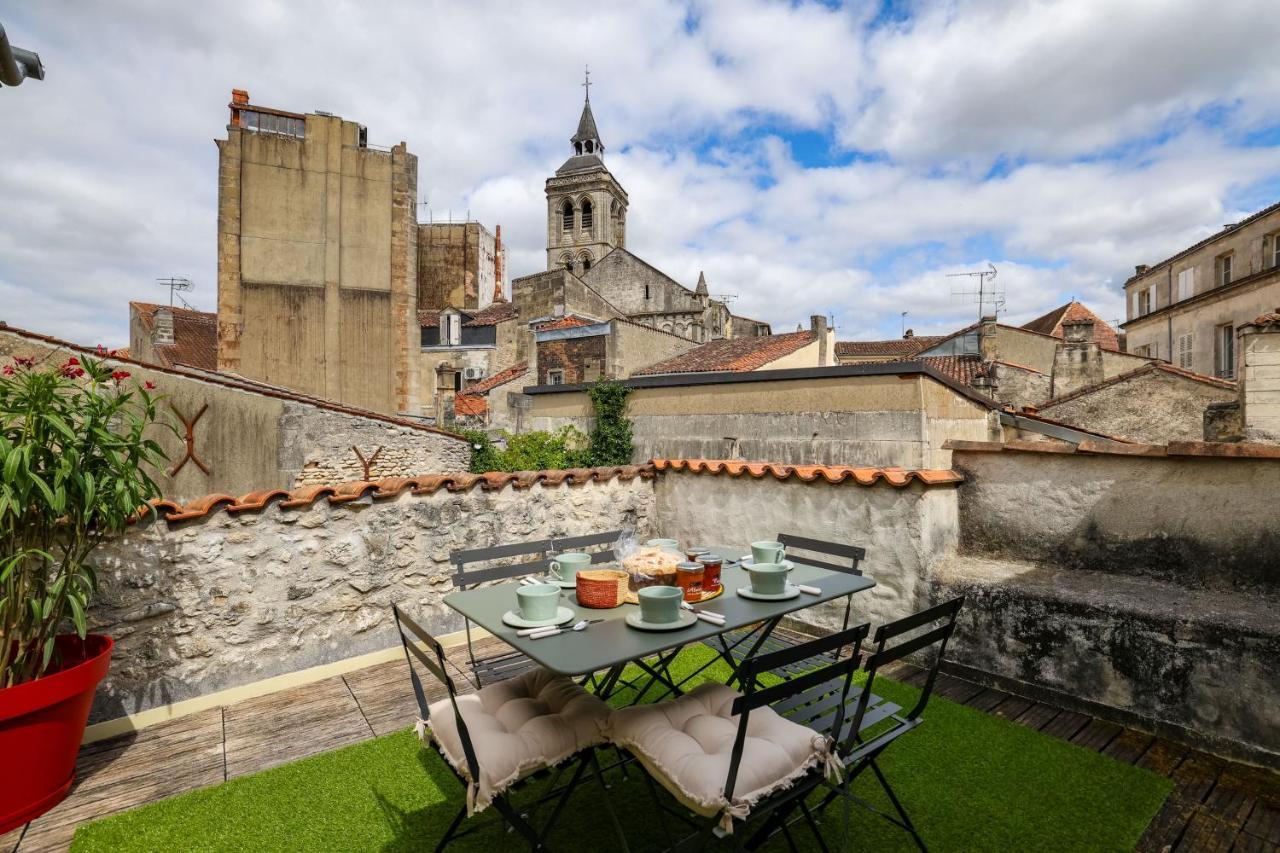 Апартаменты Tour Du Palais #Terrasse #Vue Коньяк Экстерьер фото