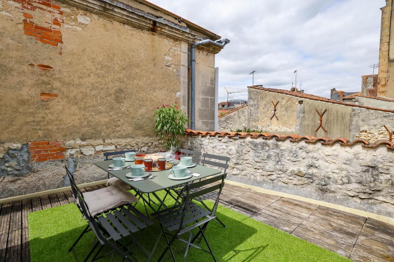 Апартаменты Tour Du Palais #Terrasse #Vue Коньяк Экстерьер фото